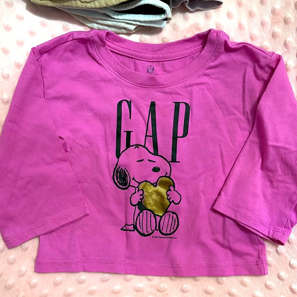 Gap snoppy long sleeve 12-18 months